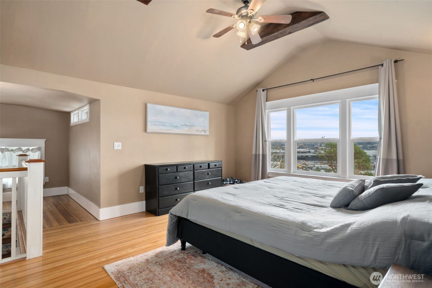 724 S Summit Avenue , Bremerton, WA 98312