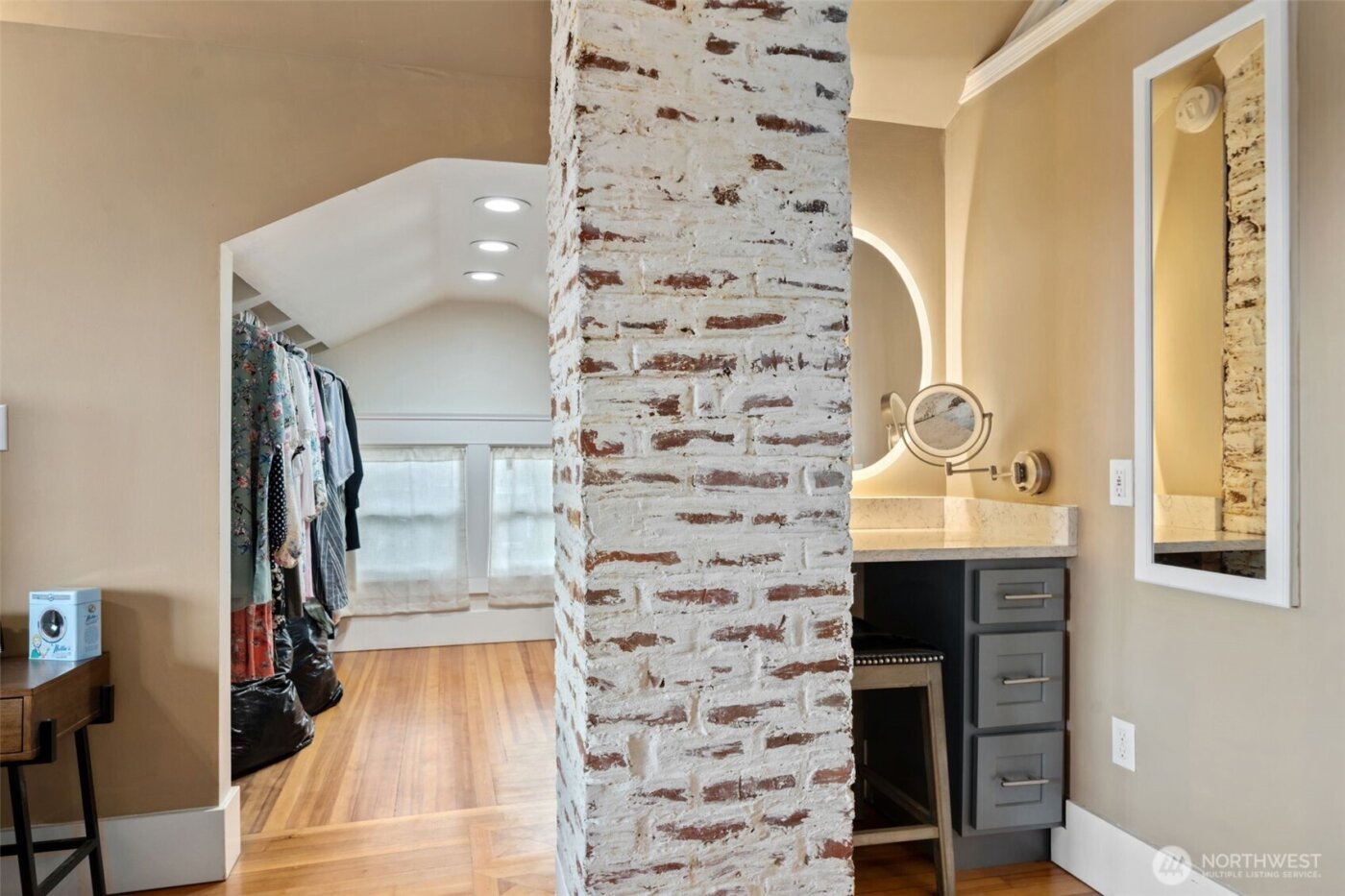 724 S Summit Avenue , Bremerton, WA 98312