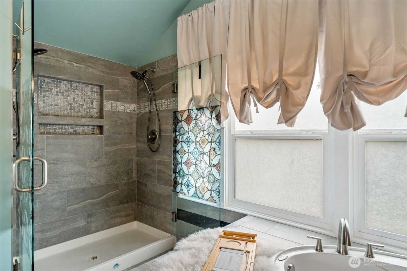 724 S Summit Avenue , Bremerton, WA 98312