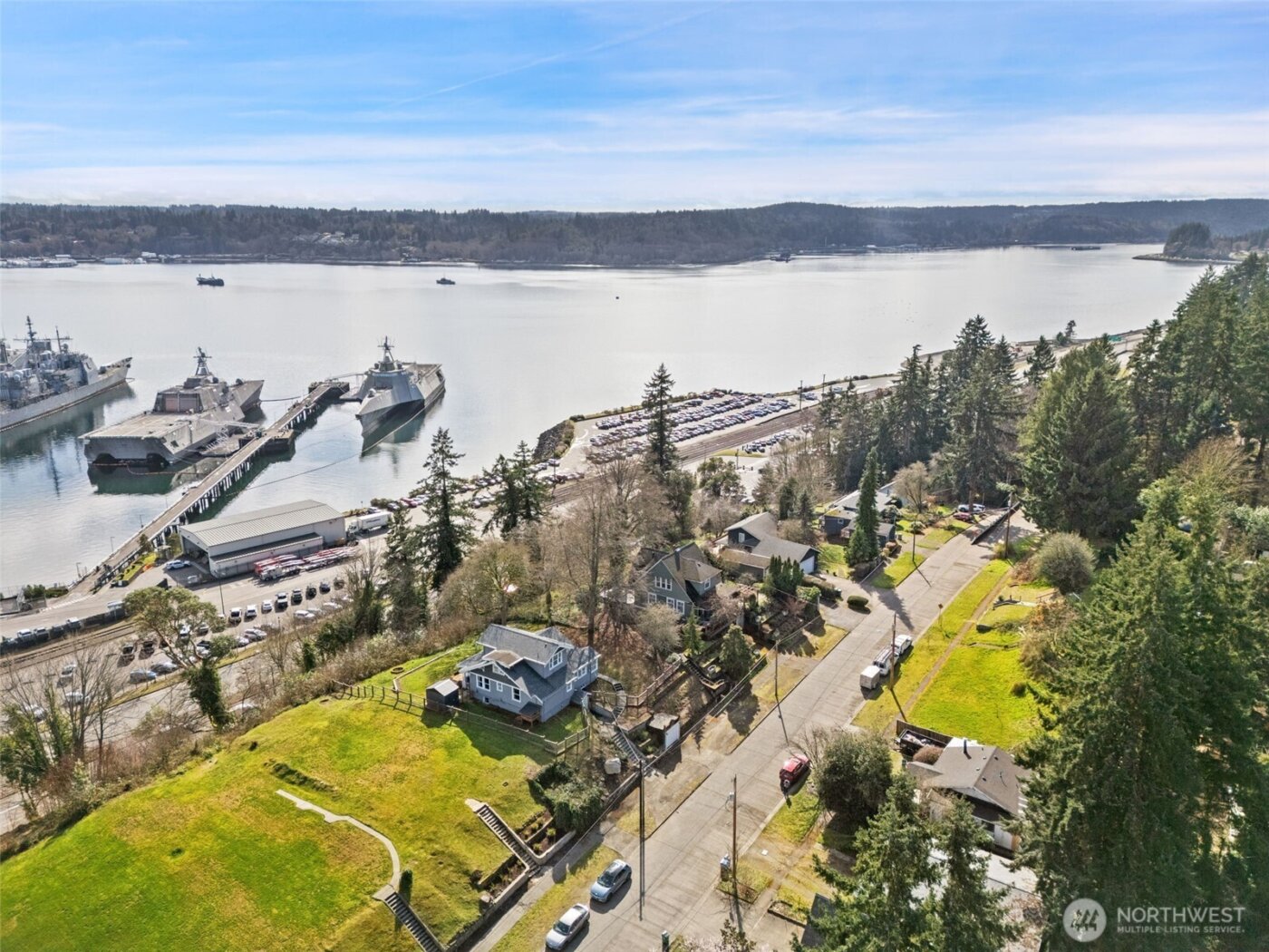 724 S Summit Avenue , Bremerton, WA 98312