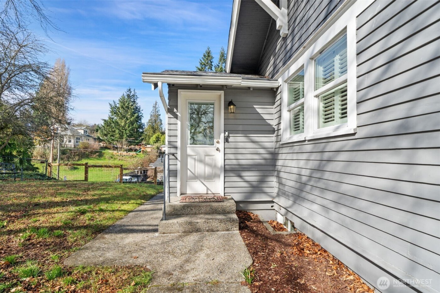 724 S Summit Avenue , Bremerton, WA 98312