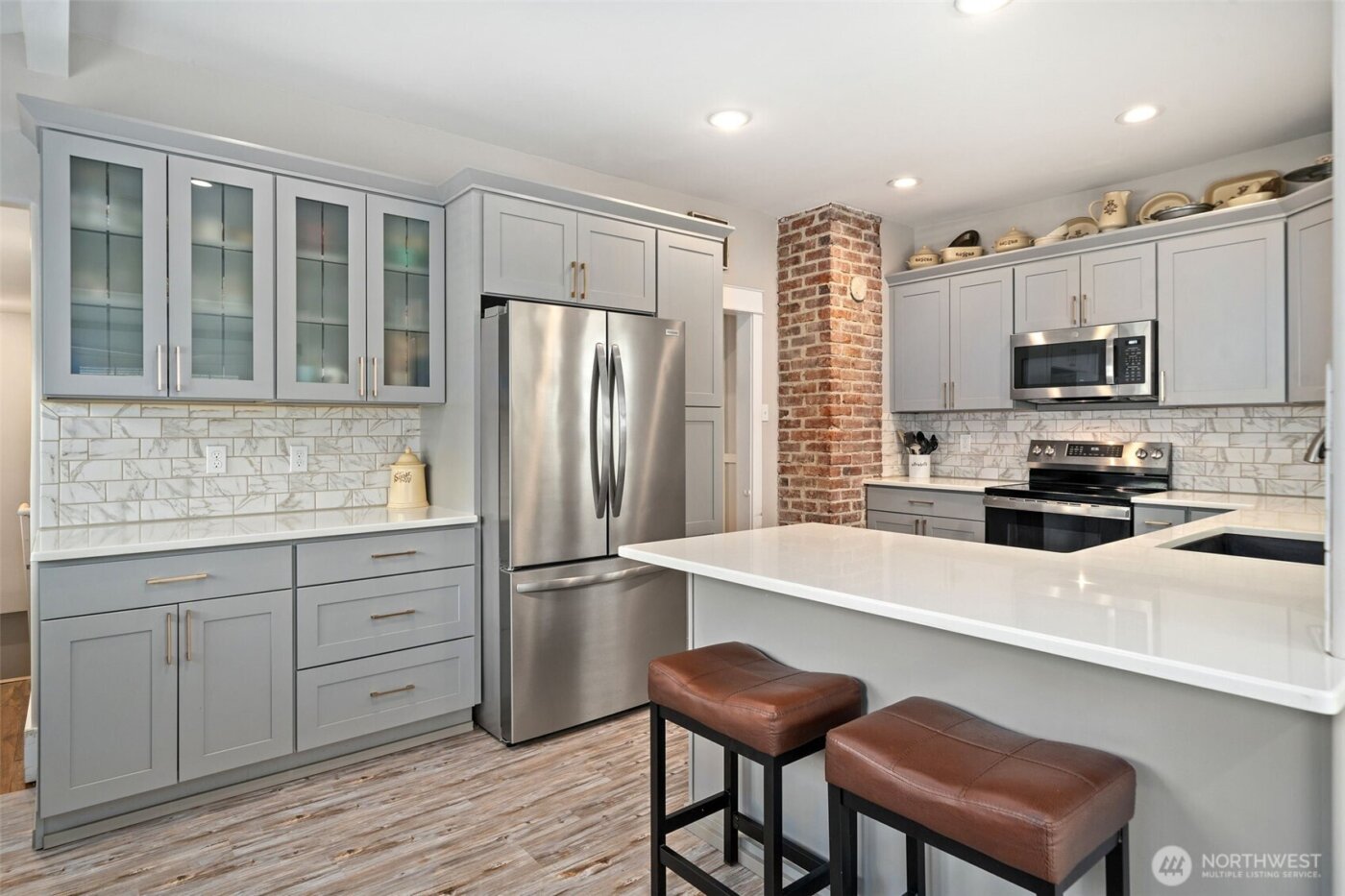 724 S Summit Avenue , Bremerton, WA 98312