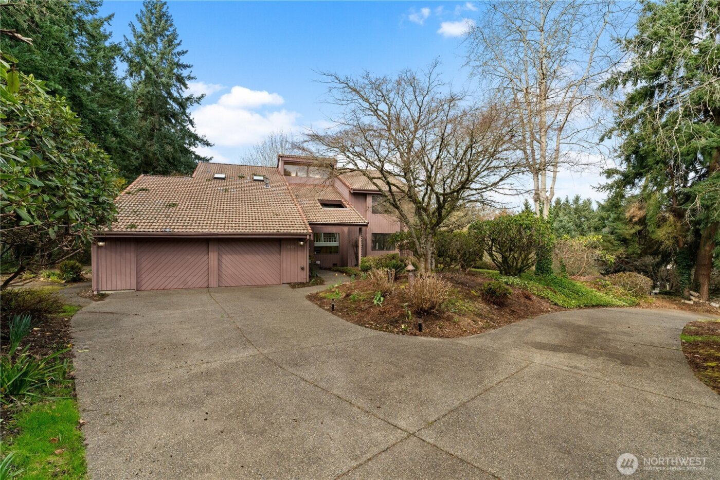 6008 Indian Trail NE, Tacoma, WA 98422