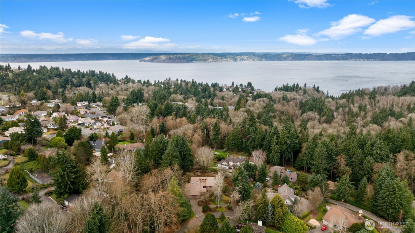 6008 Indian Trail NE, Tacoma, WA 98422