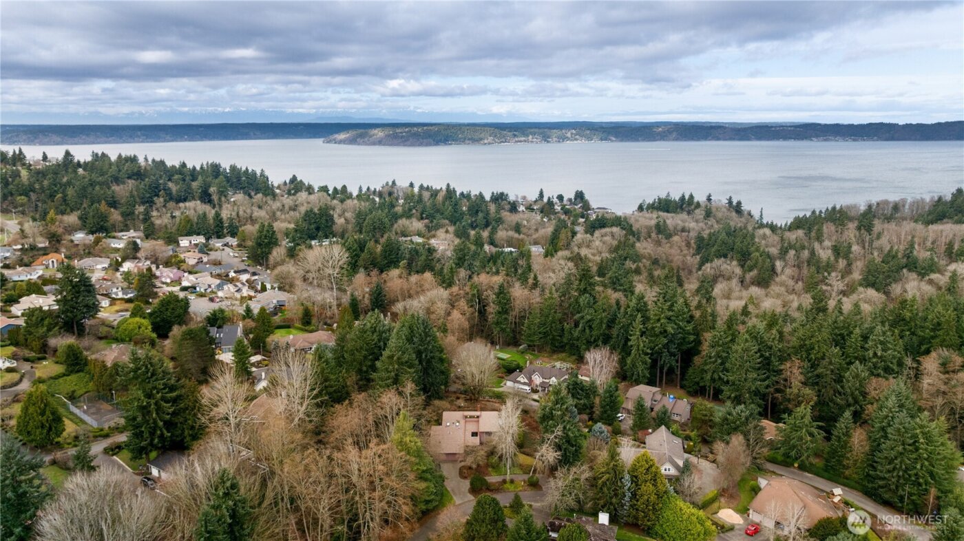 6008 Indian Trail NE, Tacoma, WA 98422