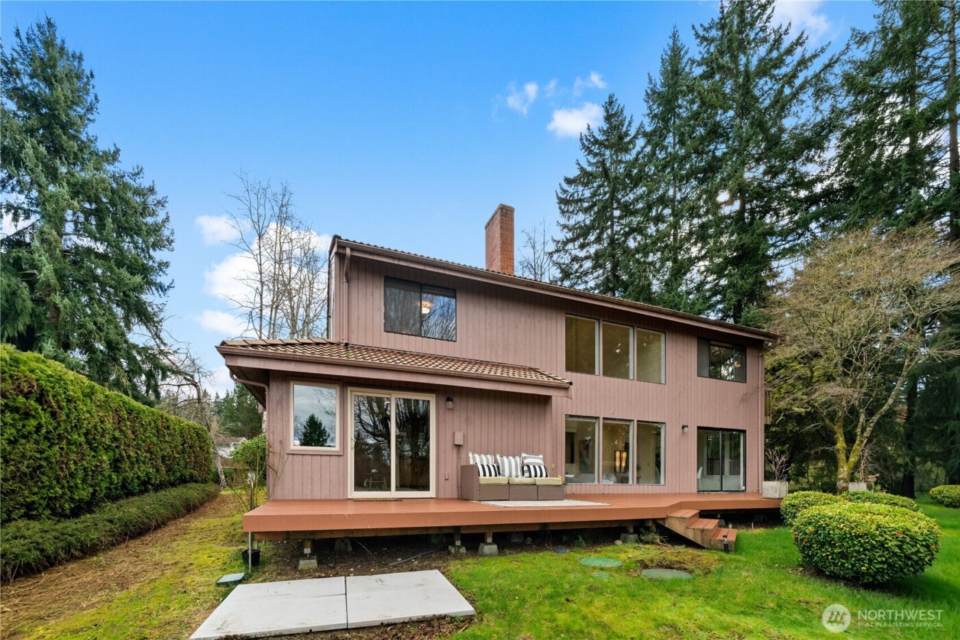 6008 Indian Trail NE, Tacoma, WA 98422