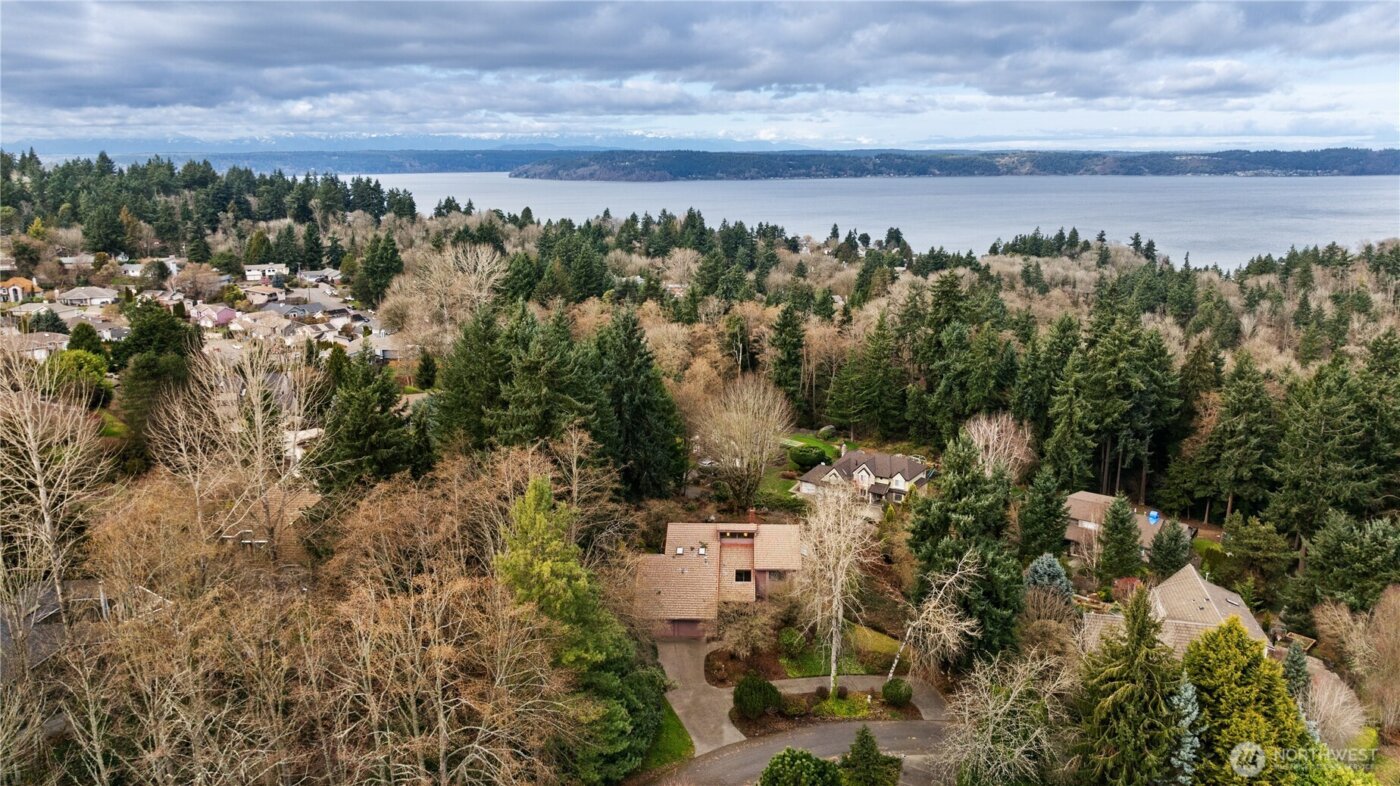 6008 Indian Trail NE, Tacoma, WA 98422