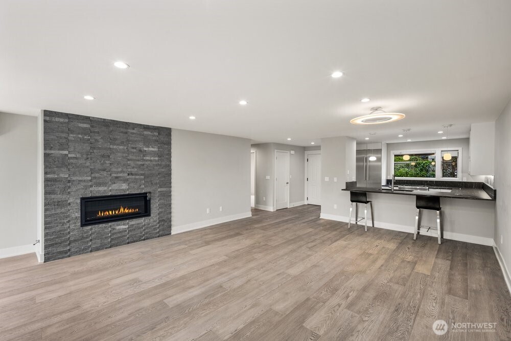 6121 NE 175 Street #A202, Kenmore, WA 98028