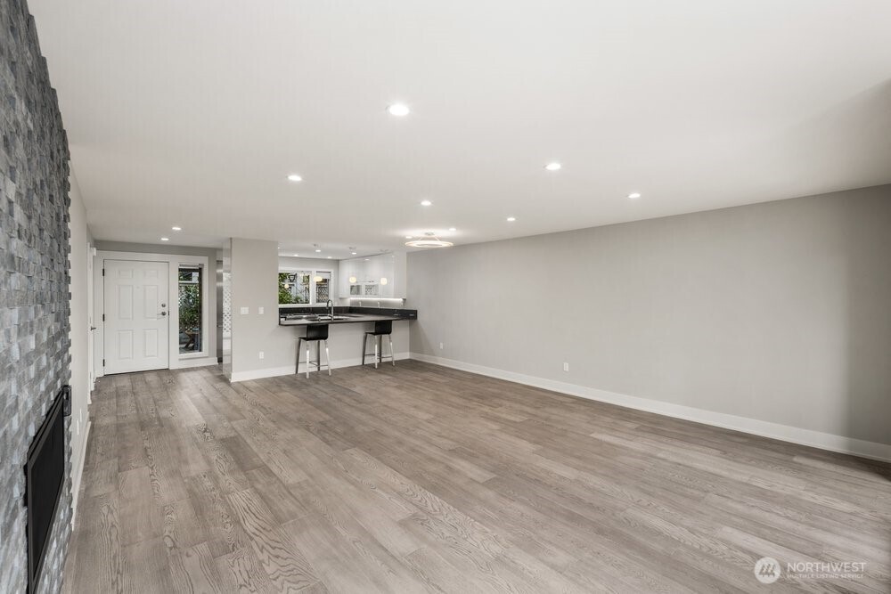 6121 NE 175 Street #A202, Kenmore, WA 98028