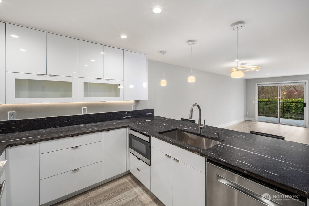 6121 NE 175 Street #A202, Kenmore, WA 98028