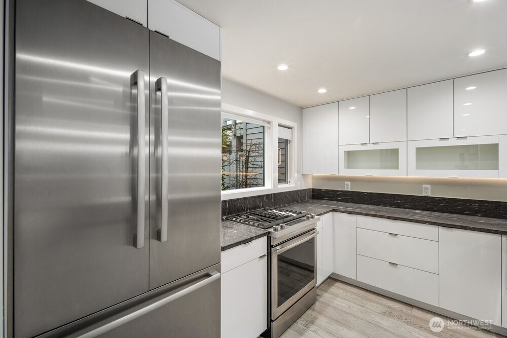 6121 NE 175 Street #A202, Kenmore, WA 98028