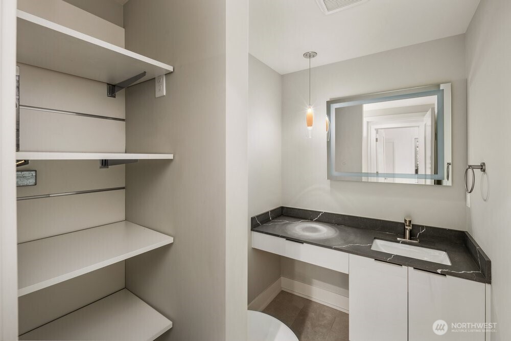 6121 NE 175 Street #A202, Kenmore, WA 98028