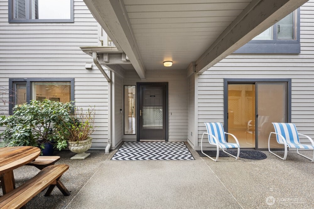 6121 NE 175 Street #A202, Kenmore, WA 98028