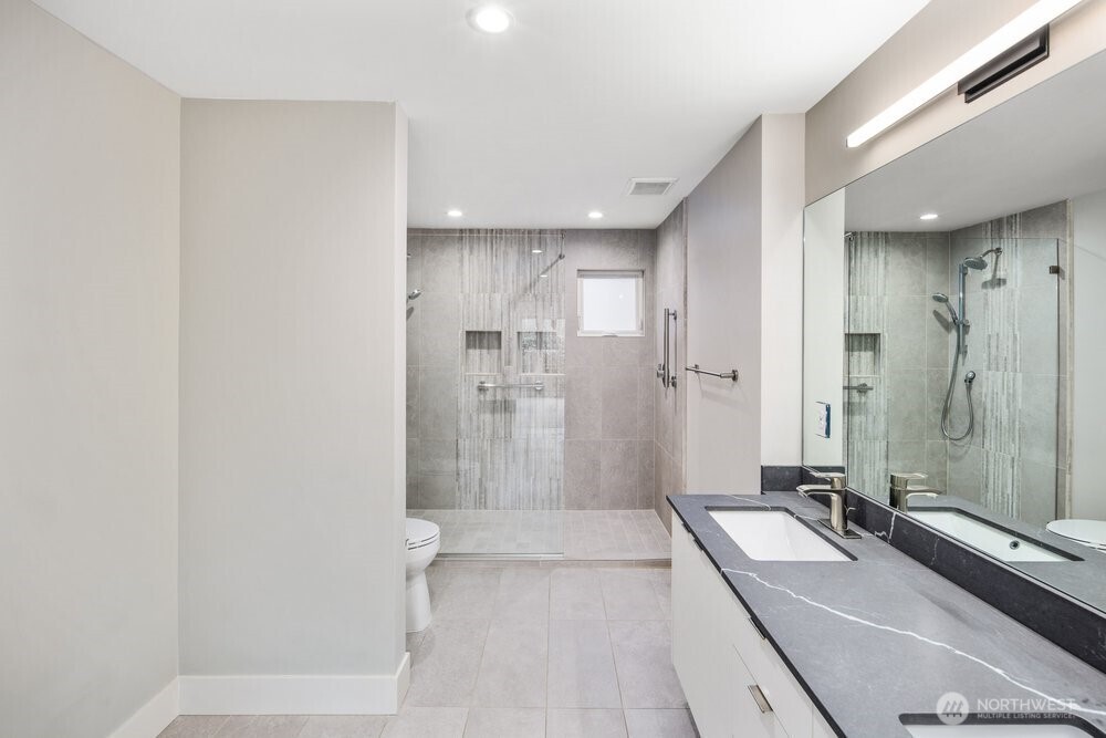 6121 NE 175 Street #A202, Kenmore, WA 98028