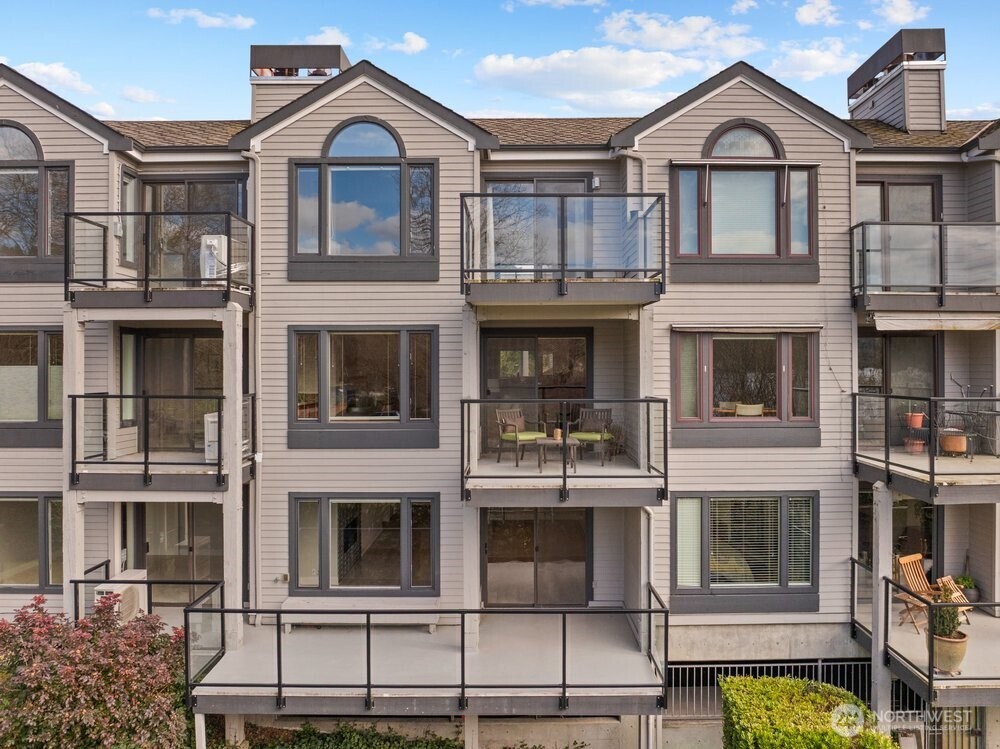 6121 NE 175 Street #A202, Kenmore, WA 98028