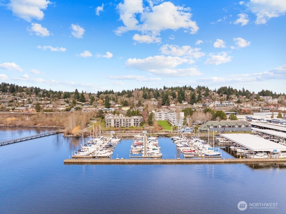 6121 NE 175 Street #A202, Kenmore, WA 98028