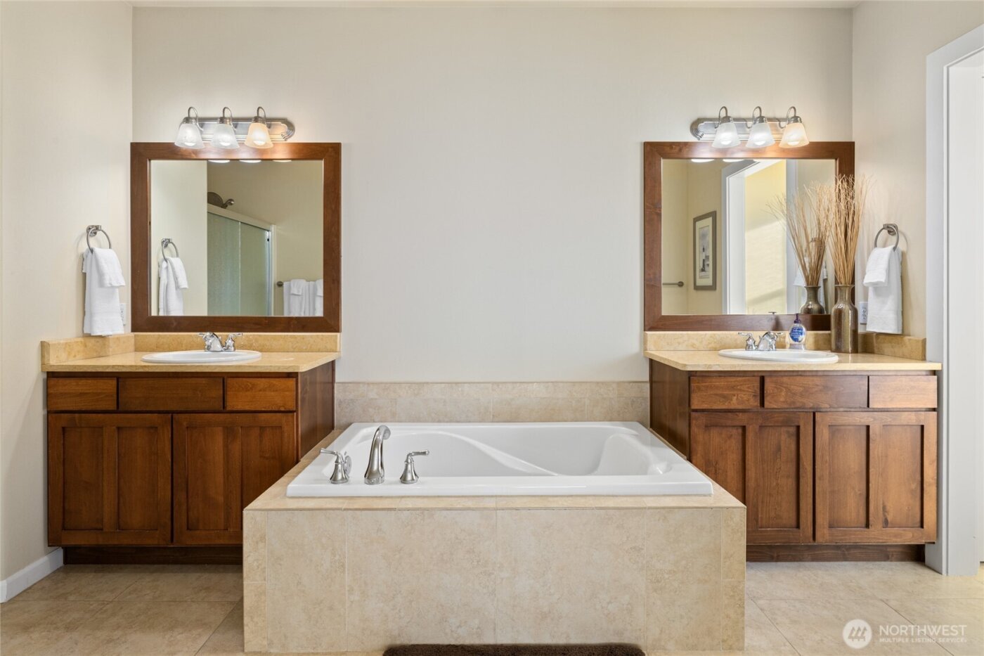 9205 Red Cliff Drive NW #B50, Quincy, WA 98828