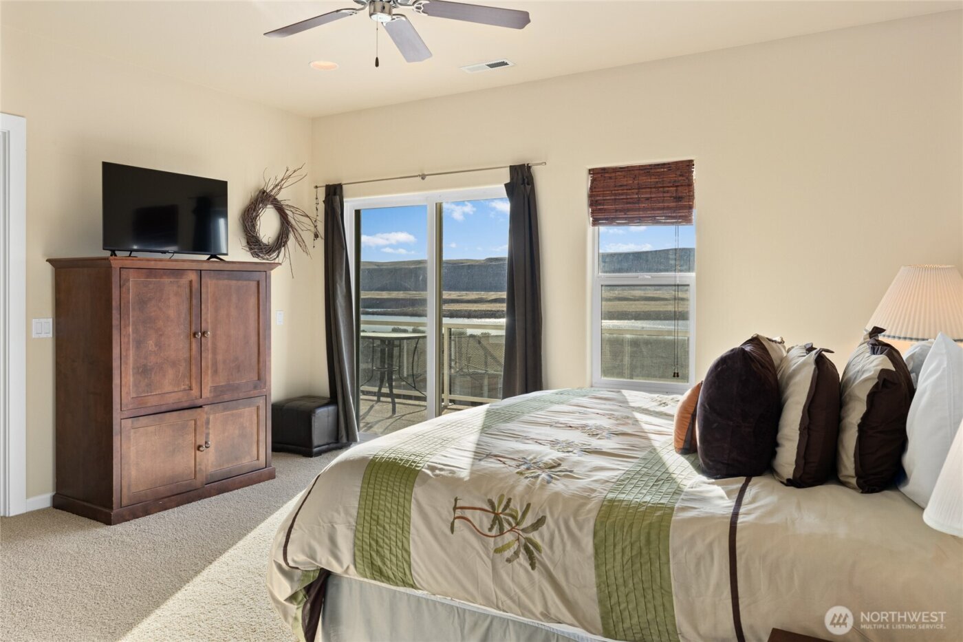 9205 Red Cliff Drive NW #B50, Quincy, WA 98828