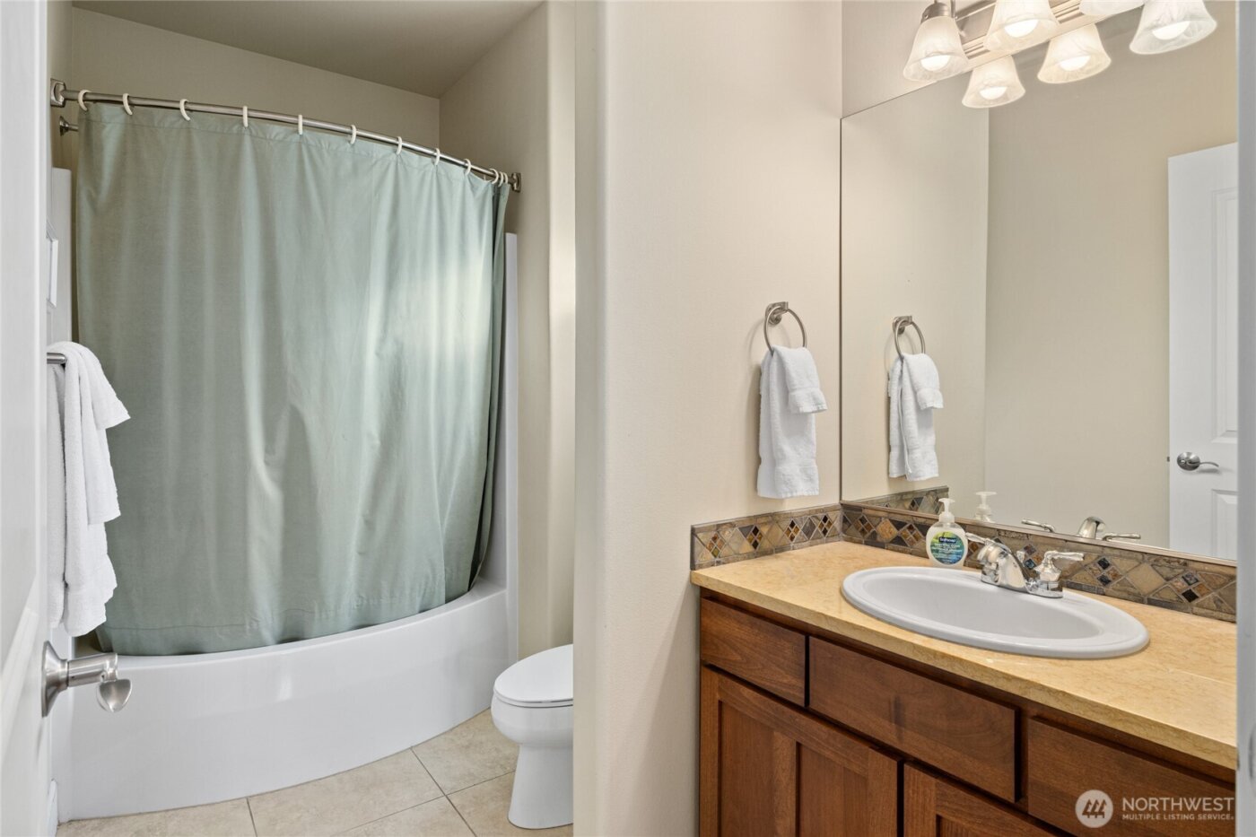 9205 Red Cliff Drive NW #B50, Quincy, WA 98828