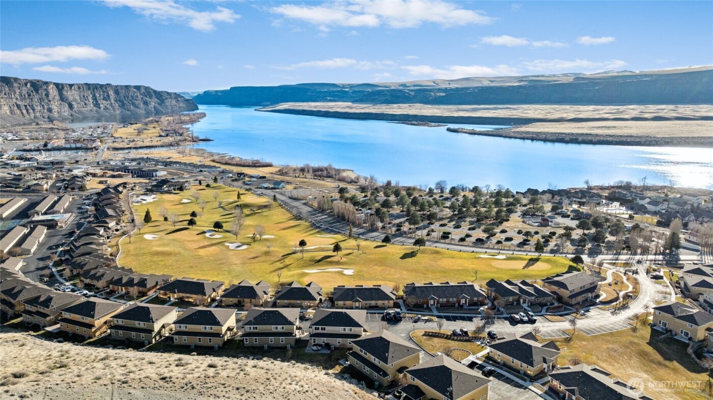 9205 Red Cliff Drive NW #B50, Quincy, WA 98828