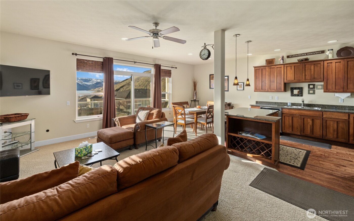 9205 Red Cliff Drive NW #B50, Quincy, WA 98828