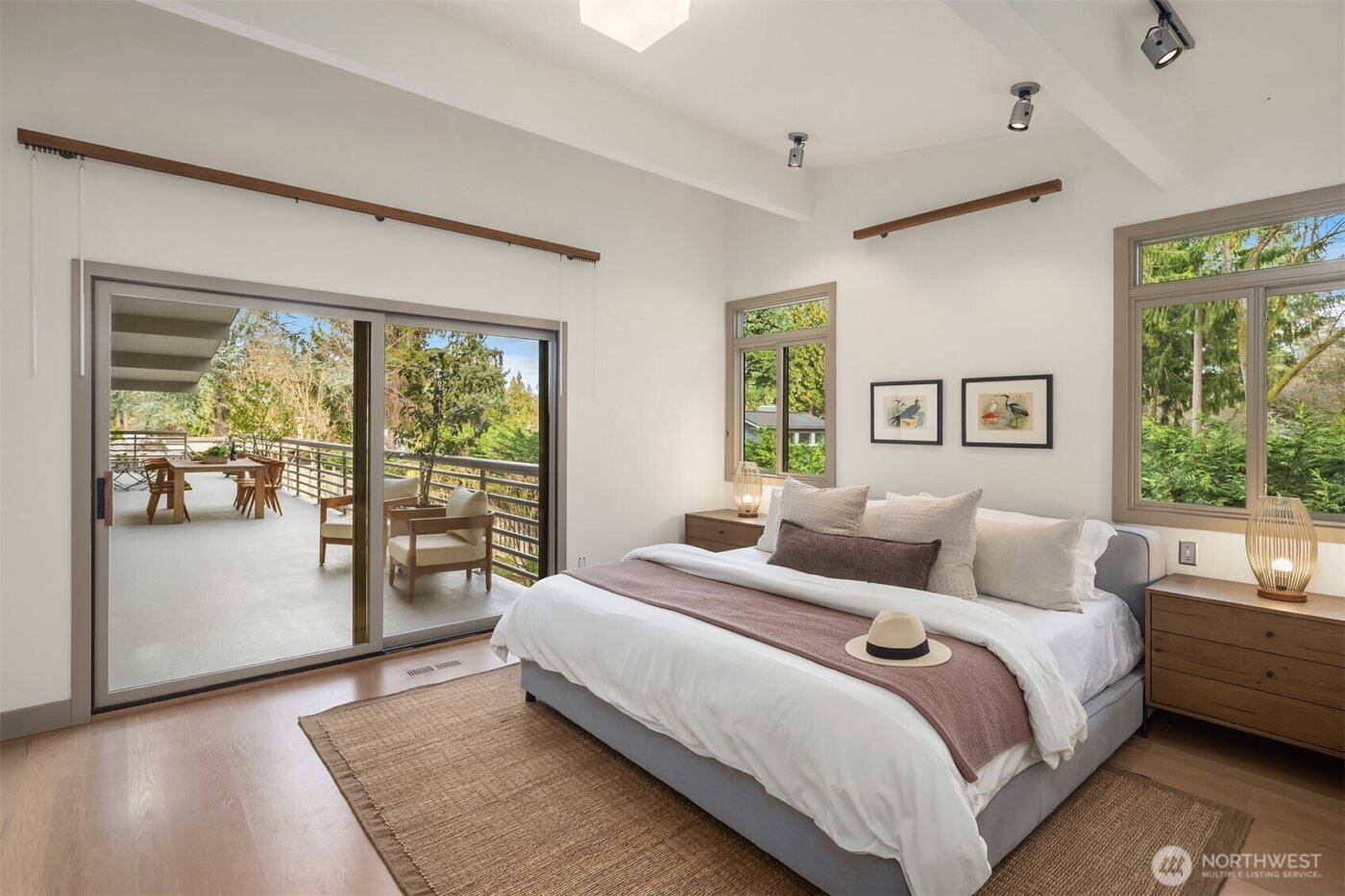 7640 NE 32nd Street , Medina, WA 98039