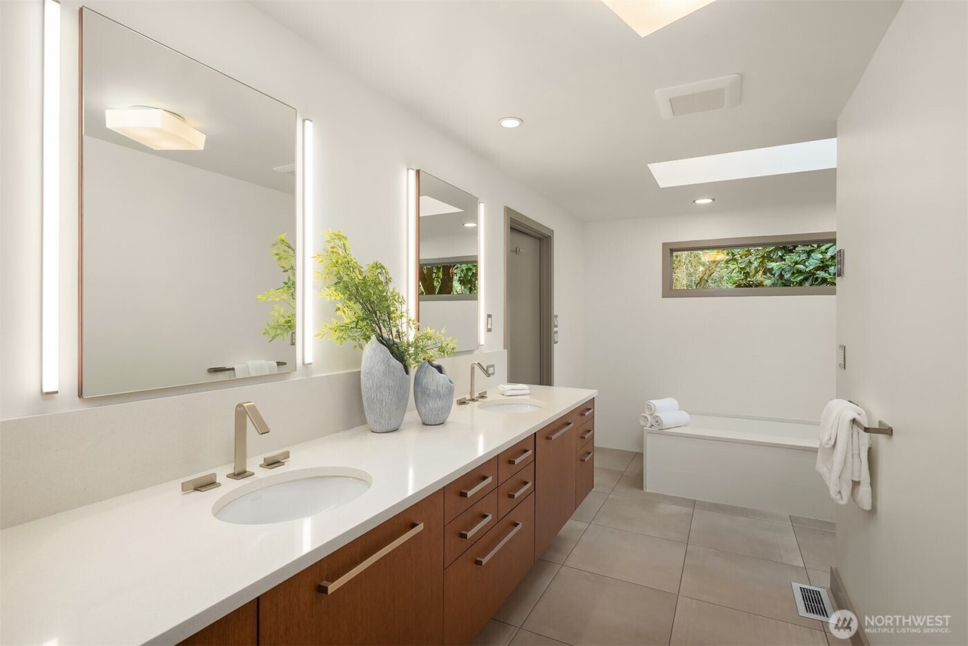 7640 NE 32nd Street , Medina, WA 98039