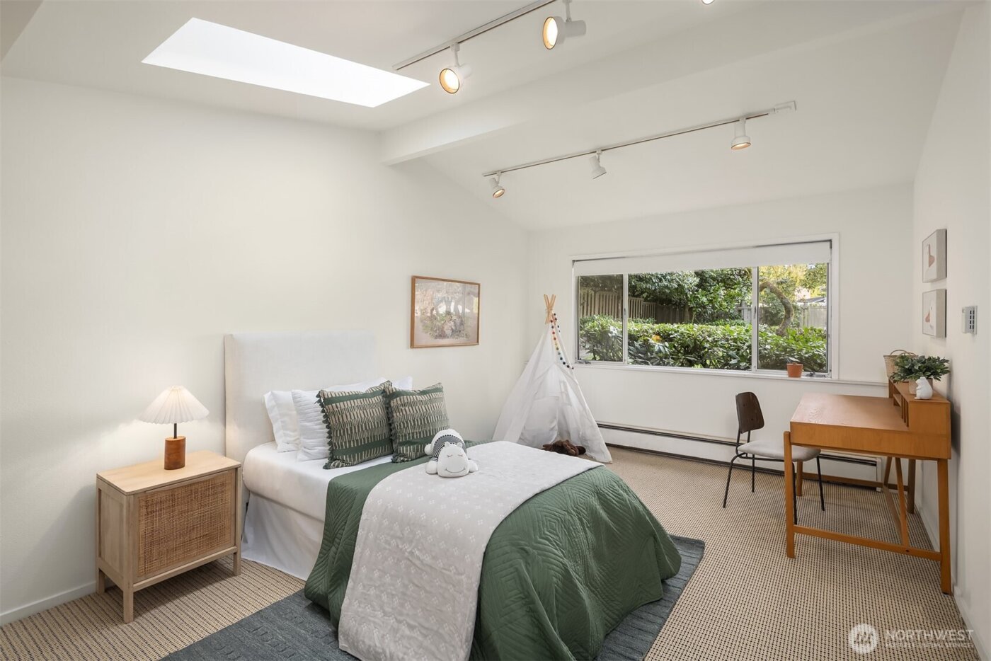 7640 NE 32nd Street , Medina, WA 98039