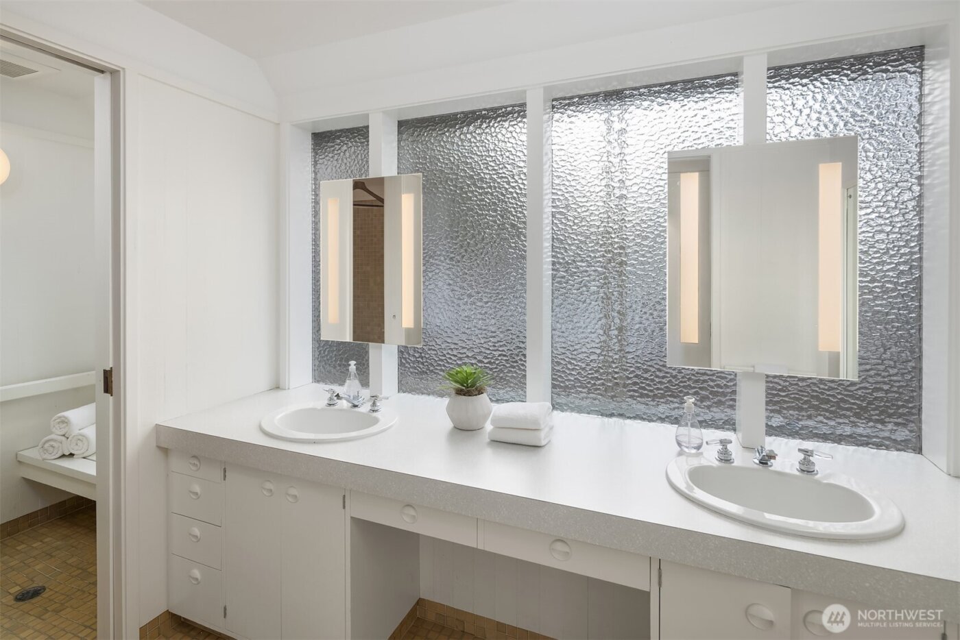 7640 NE 32nd Street , Medina, WA 98039