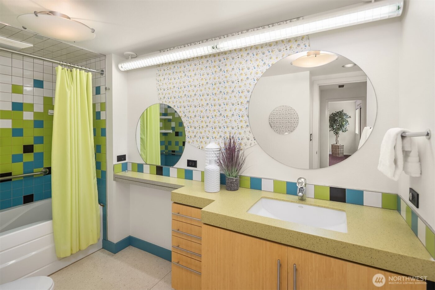 7640 NE 32nd Street , Medina, WA 98039