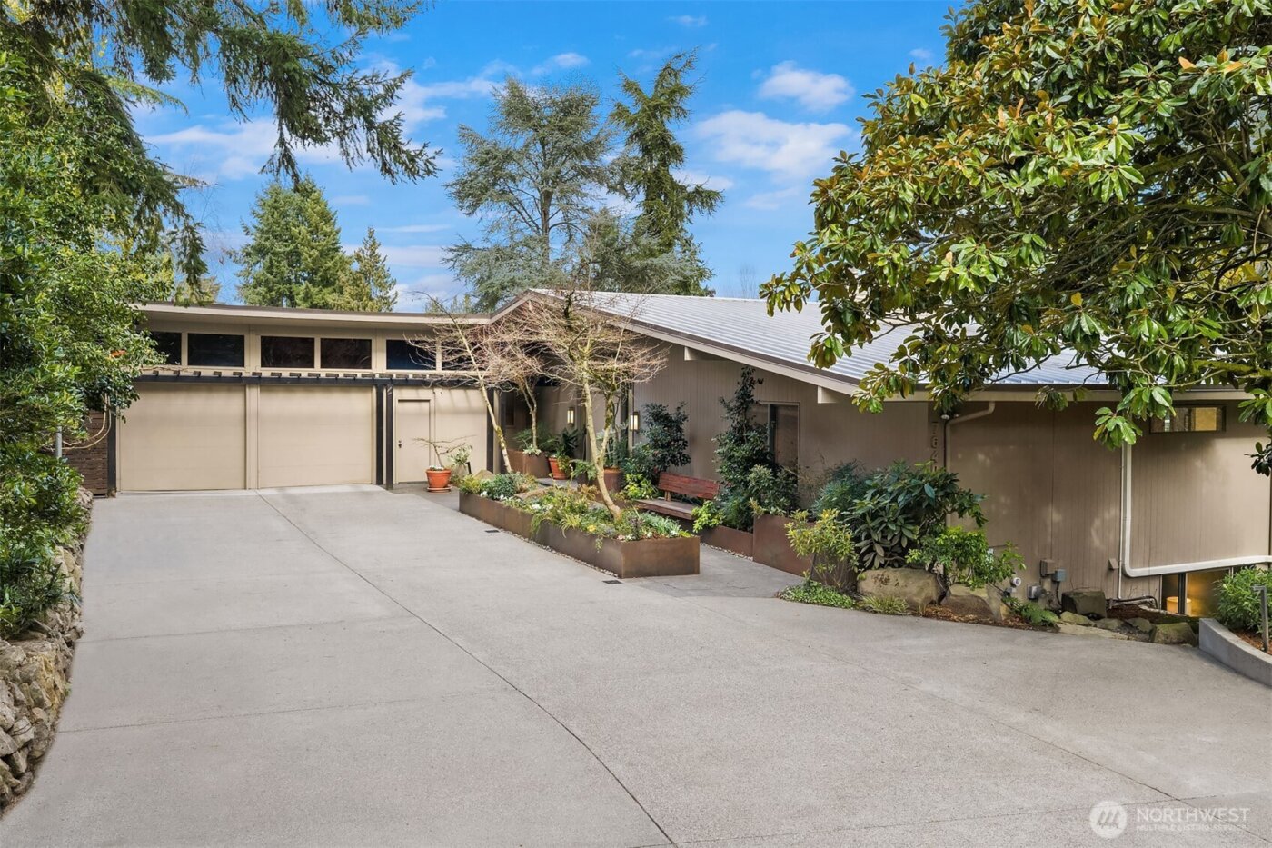 7640 NE 32nd Street , Medina, WA 98039