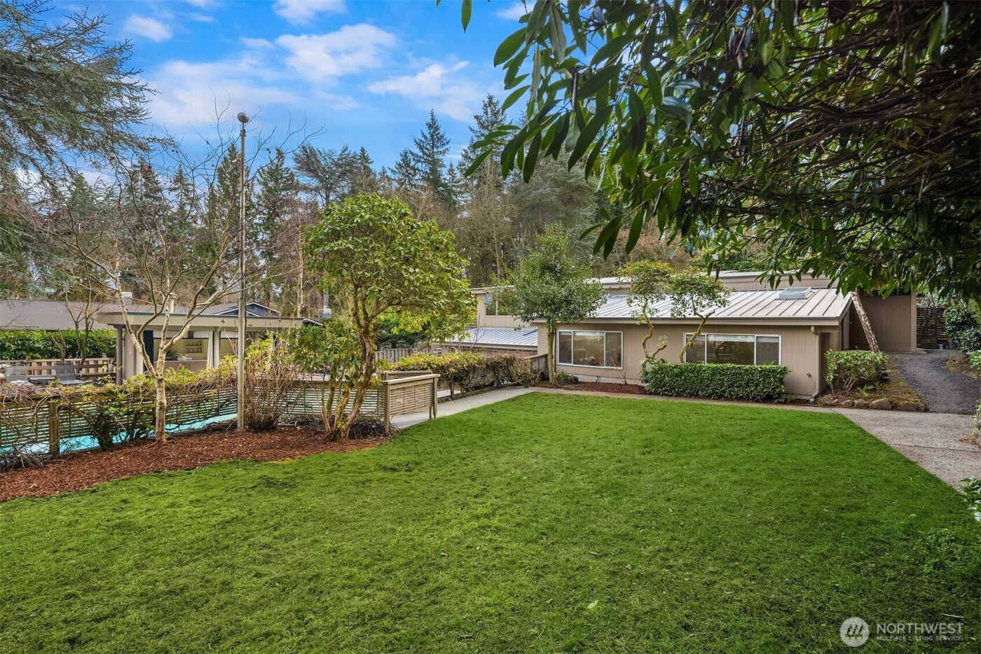 7640 NE 32nd Street , Medina, WA 98039