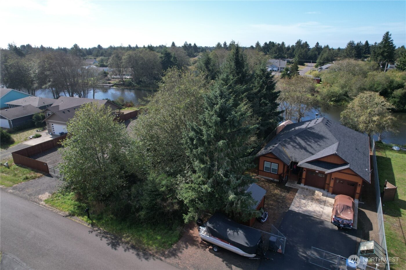 697 Island Circle SE, Ocean Shores, WA 98569