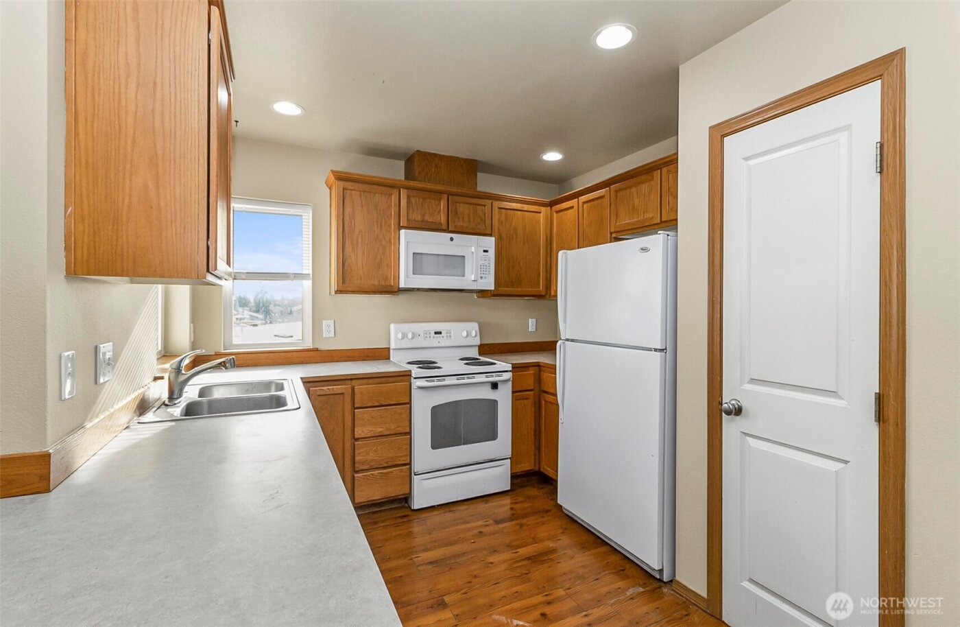 2905 11th Street #B, Everett, WA 98201-1590