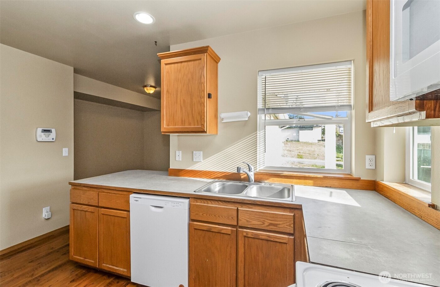 2905 11th Street #B, Everett, WA 98201-1590