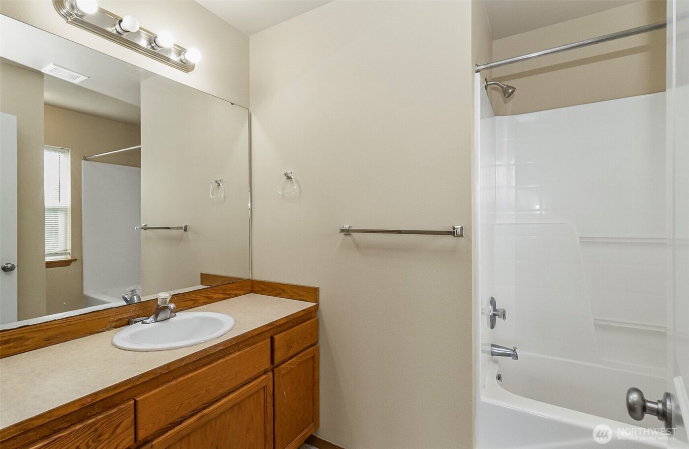 2905 11th Street #B, Everett, WA 98201-1590