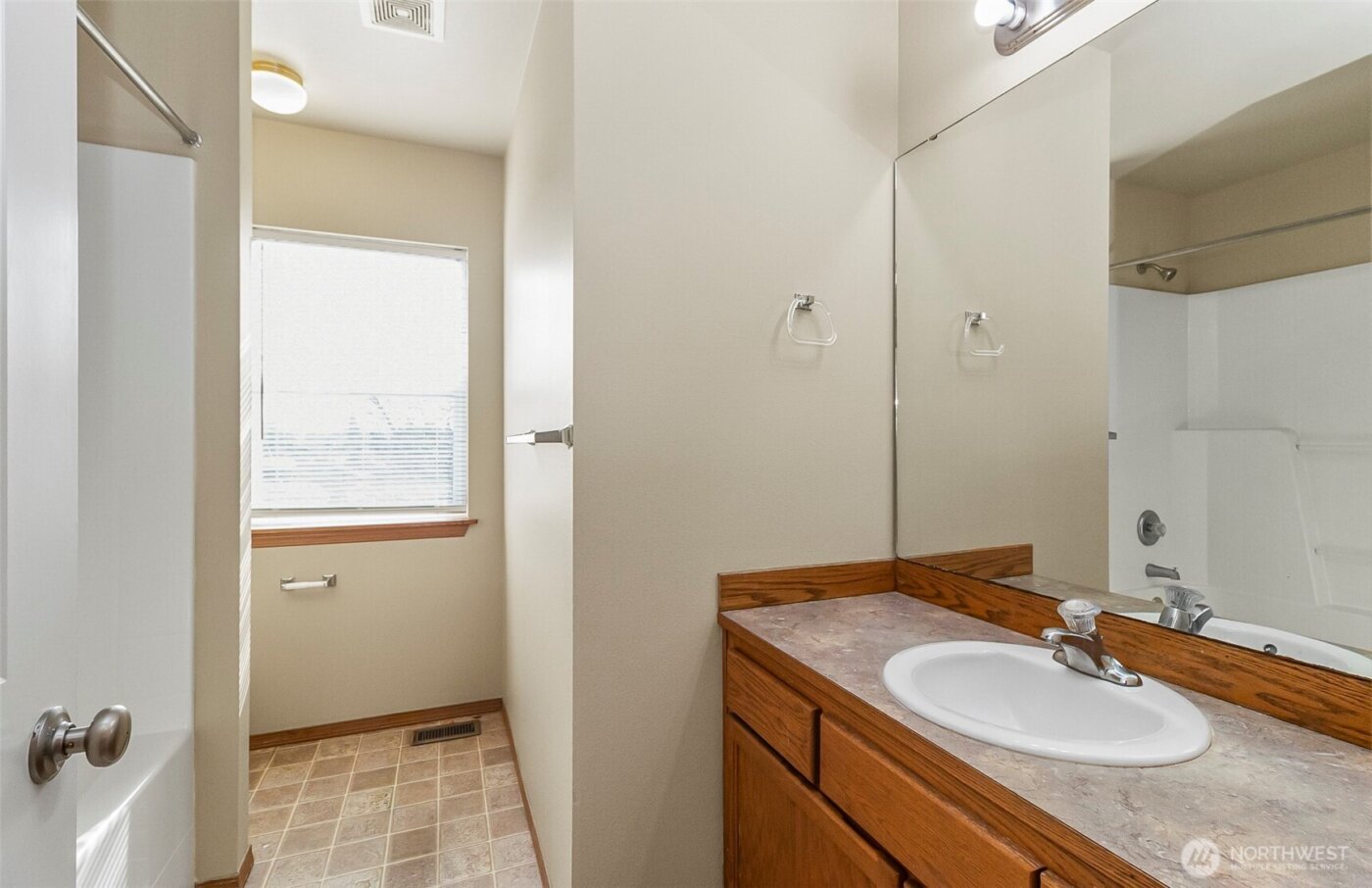 2905 11th Street #B, Everett, WA 98201-1590