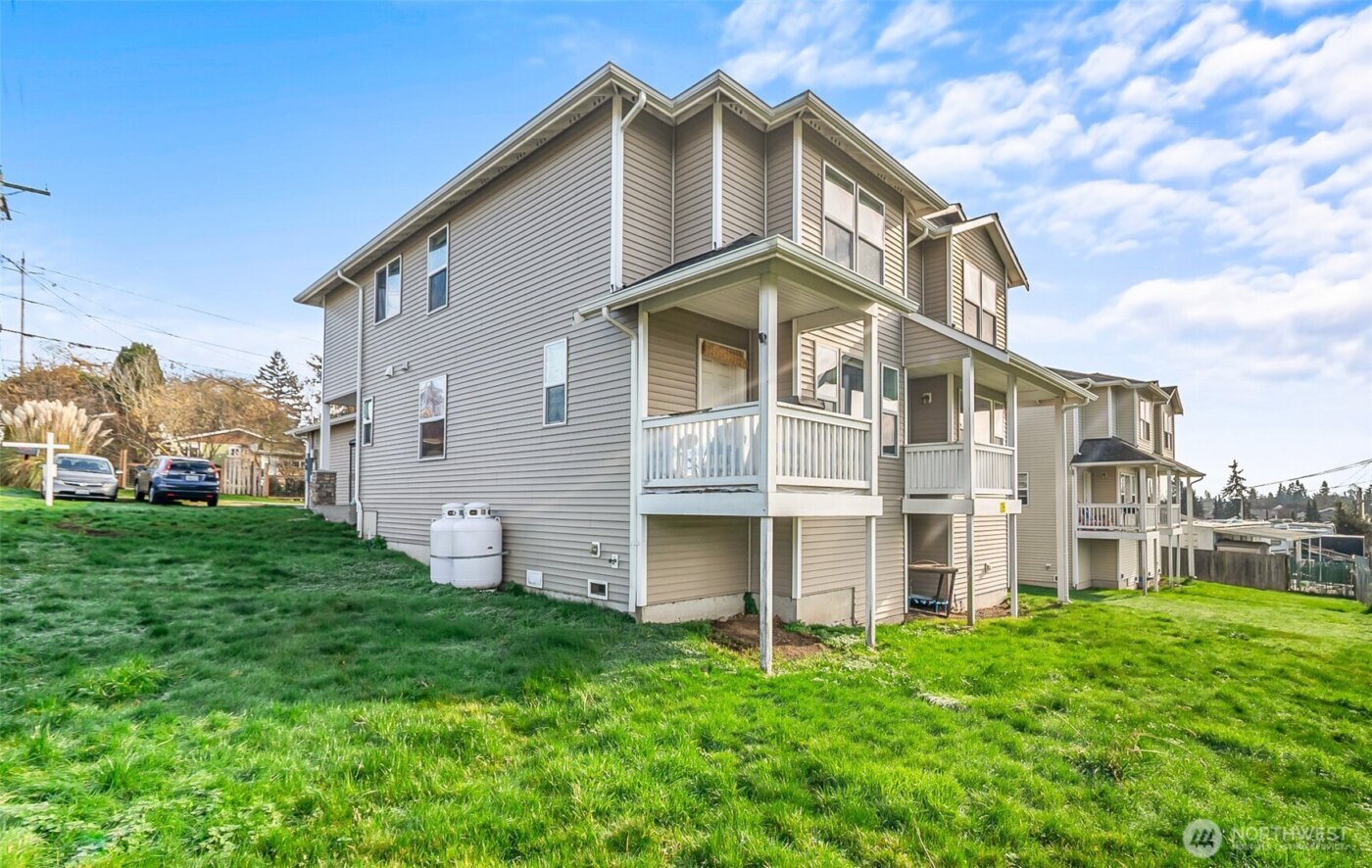 2905 11th Street #B, Everett, WA 98201-1590