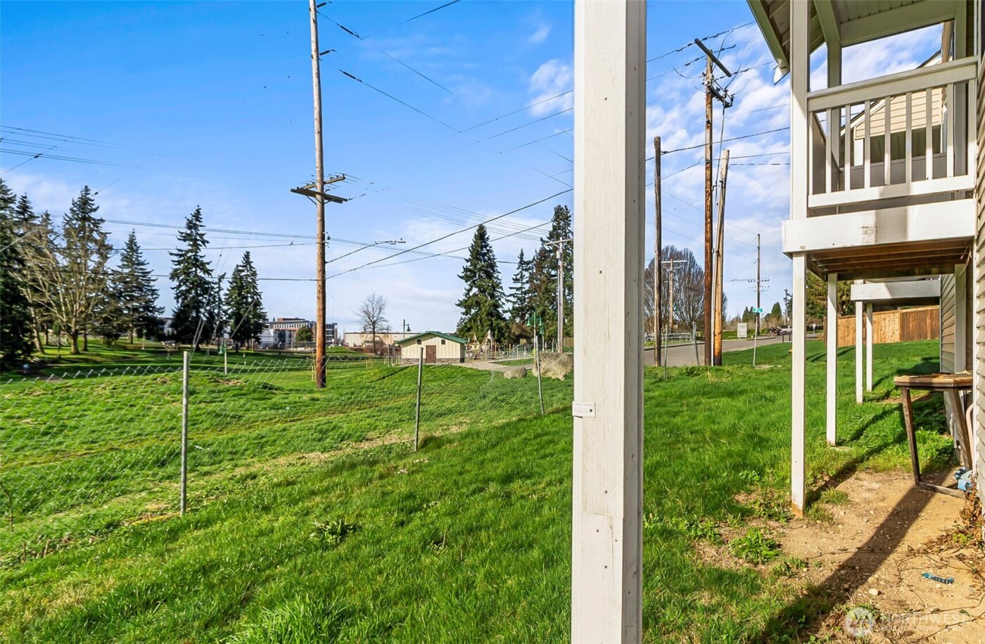 2905 11th Street #B, Everett, WA 98201-1590