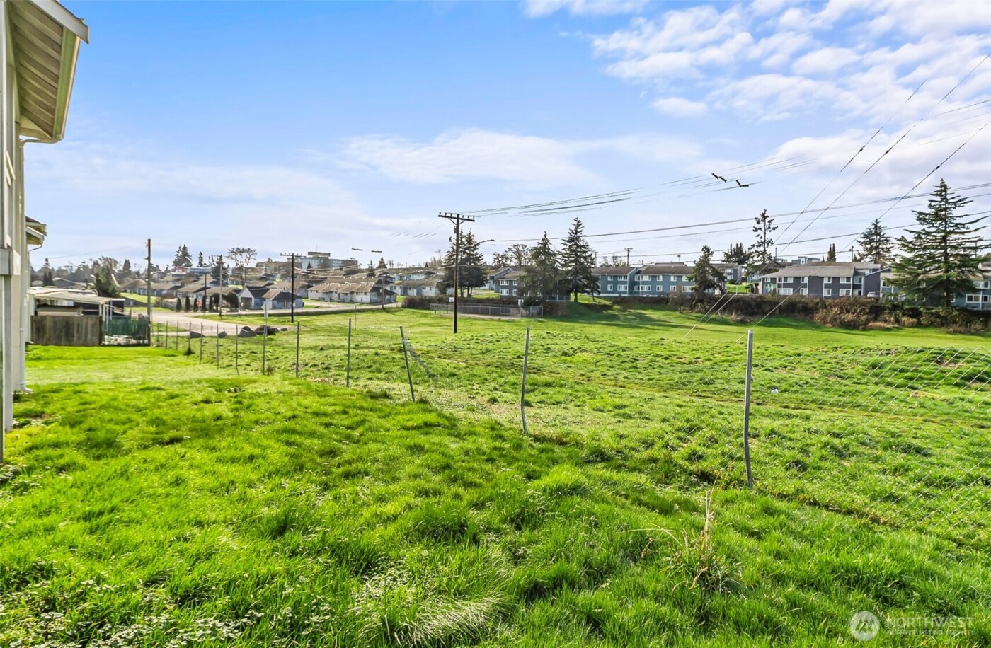 2905 11th Street #B, Everett, WA 98201-1590