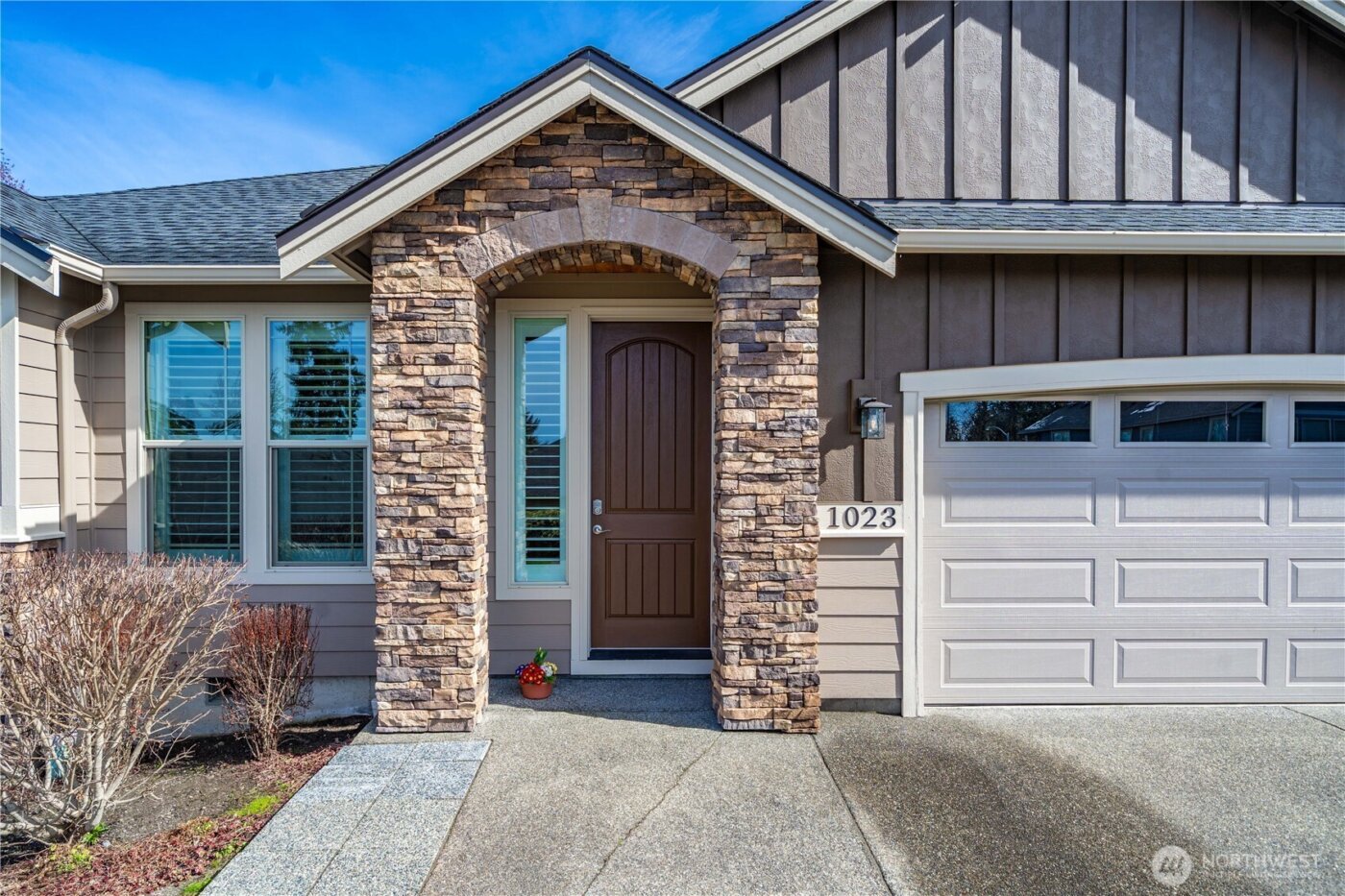 1023 4th Street , Steilacoom, WA 98388