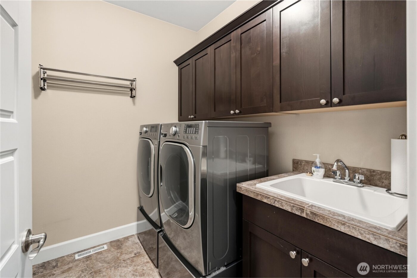 1023 4th Street , Steilacoom, WA 98388