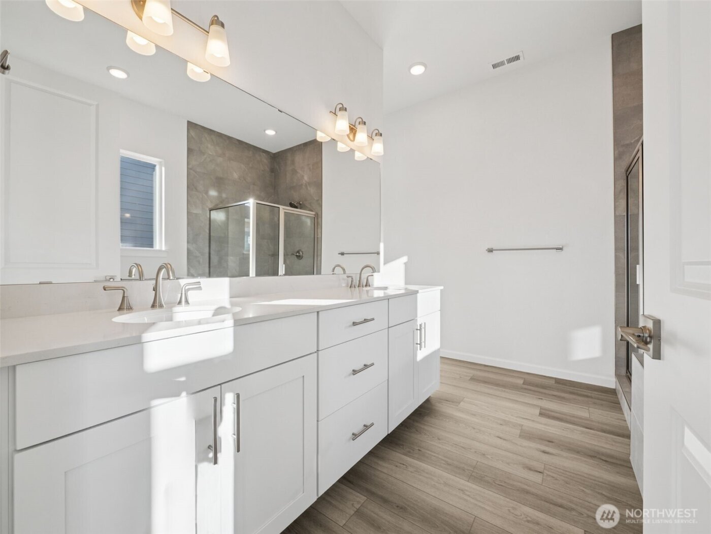 749 S Davis Street #104, Buckley, WA 98321