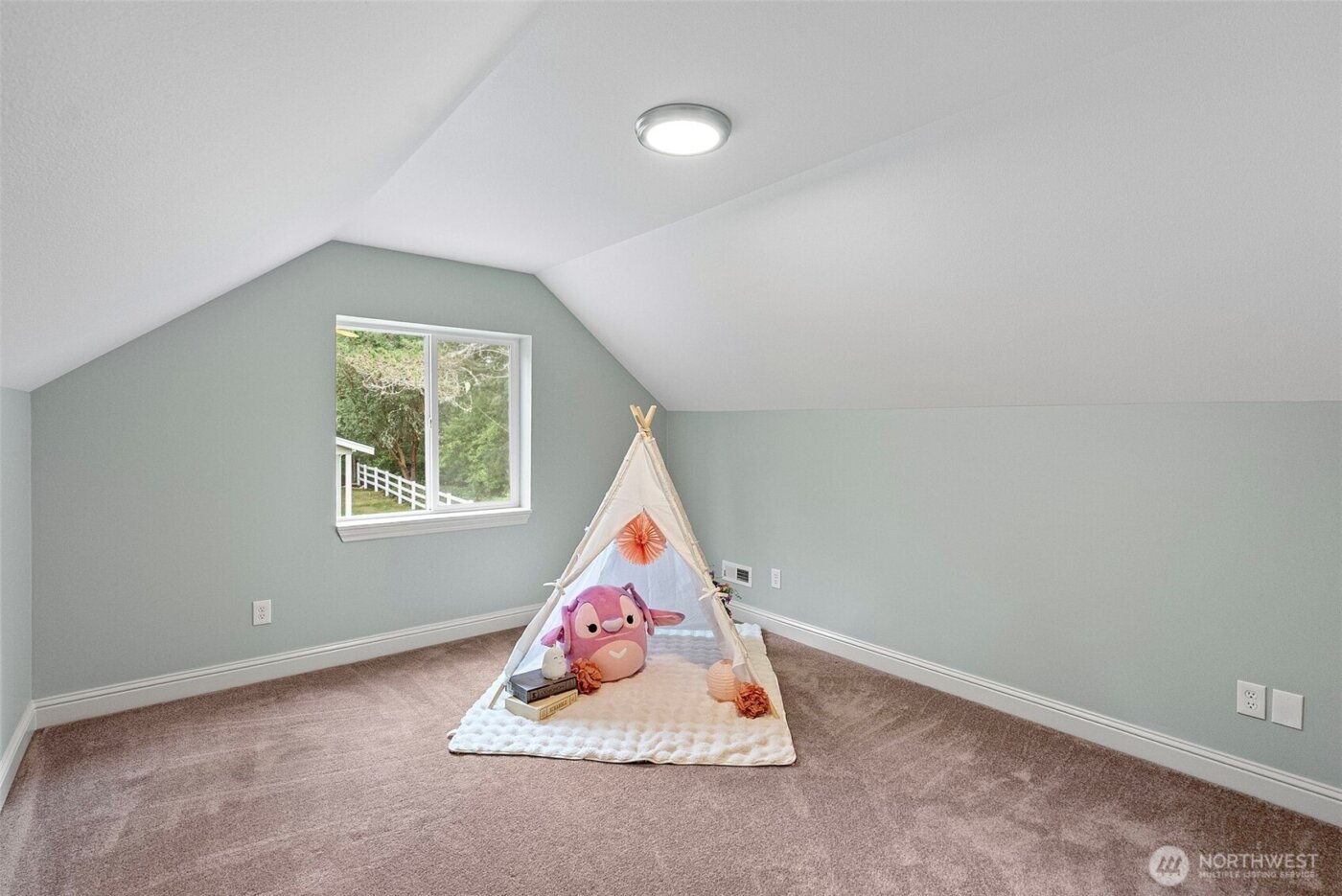 8180 NE West Port Madison Road , Bainbridge Island, WA 98110