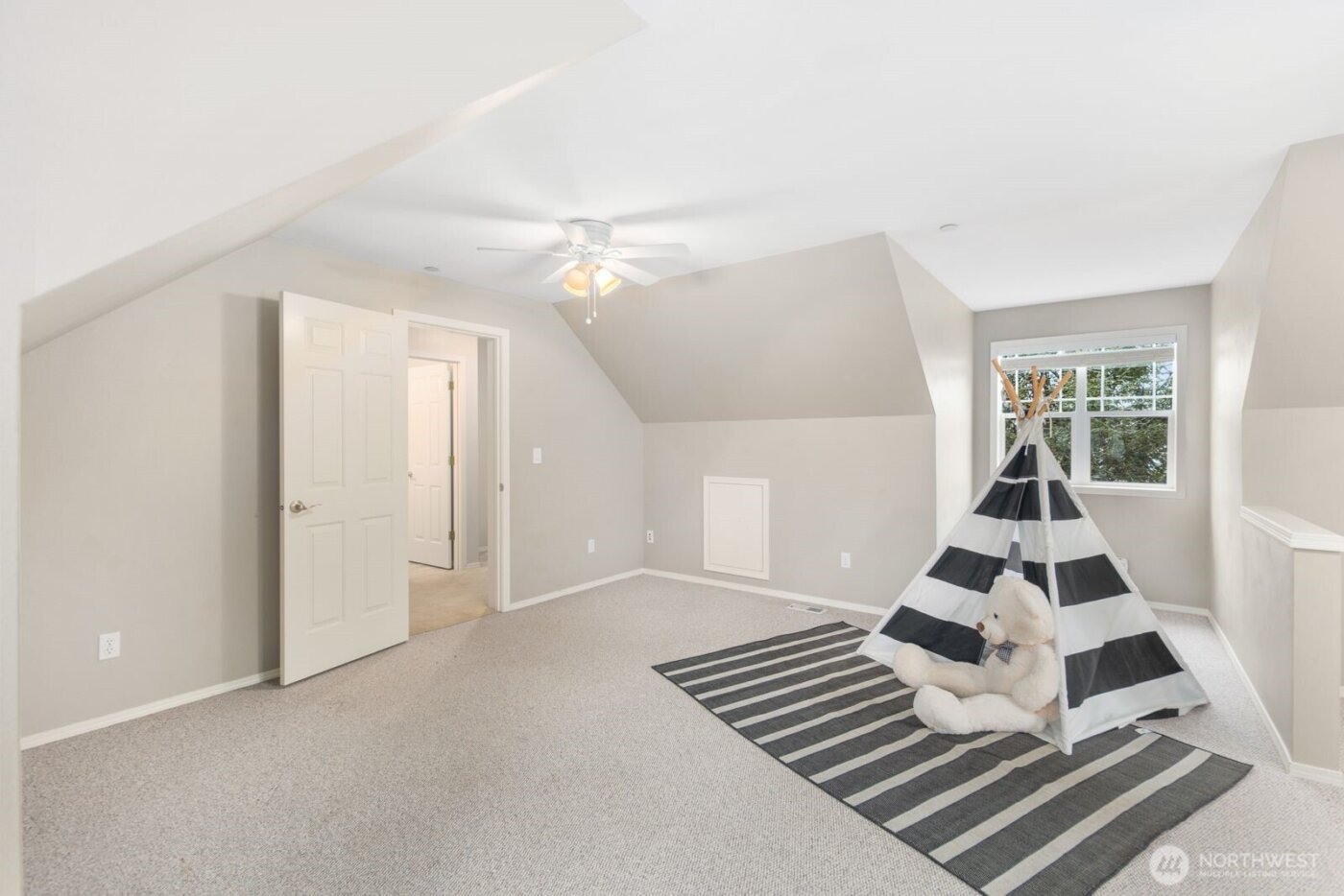 1424 Latham Court , Dupont, WA 98327