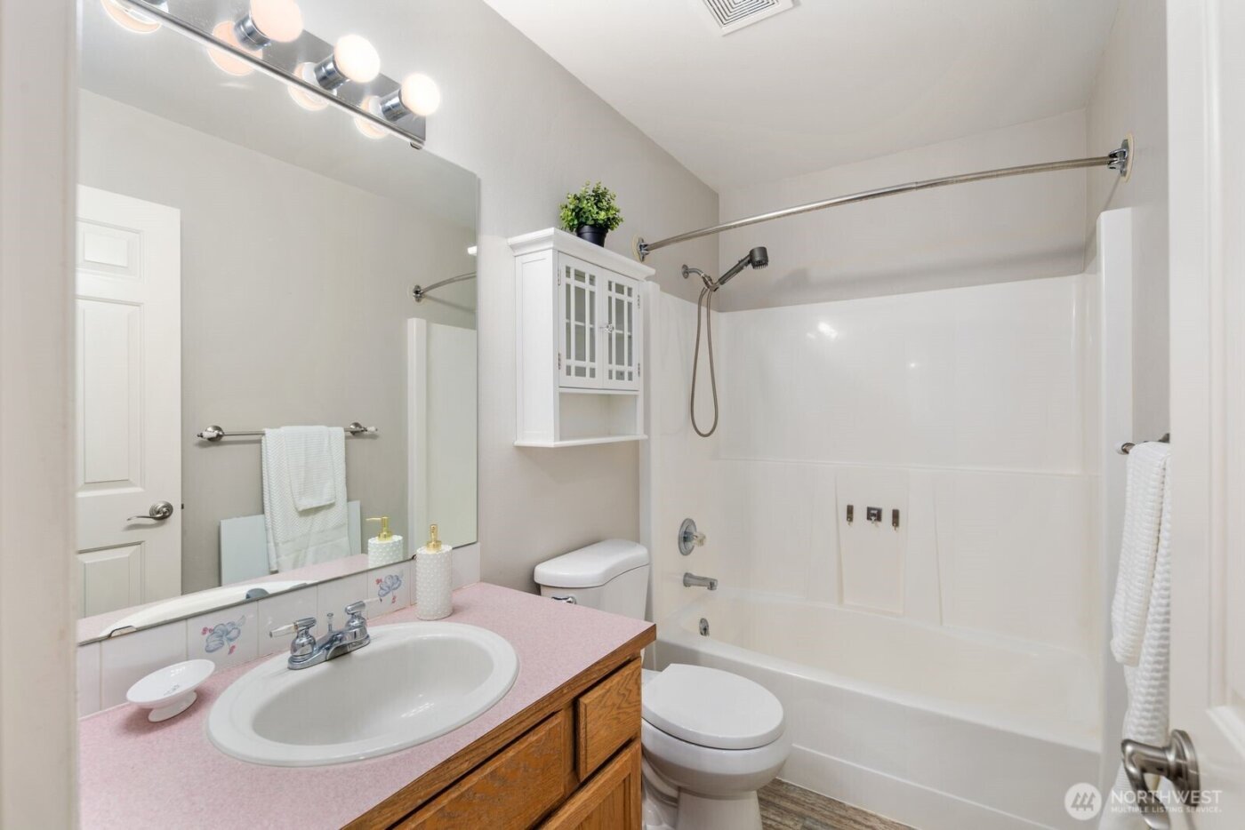 1424 Latham Court , Dupont, WA 98327