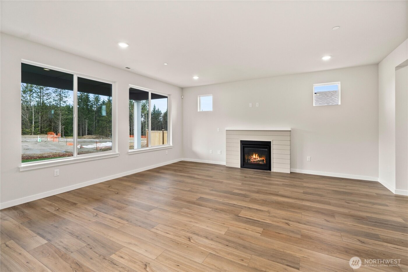 3923 McCormick Village Drive , Bremerton, WA 98312