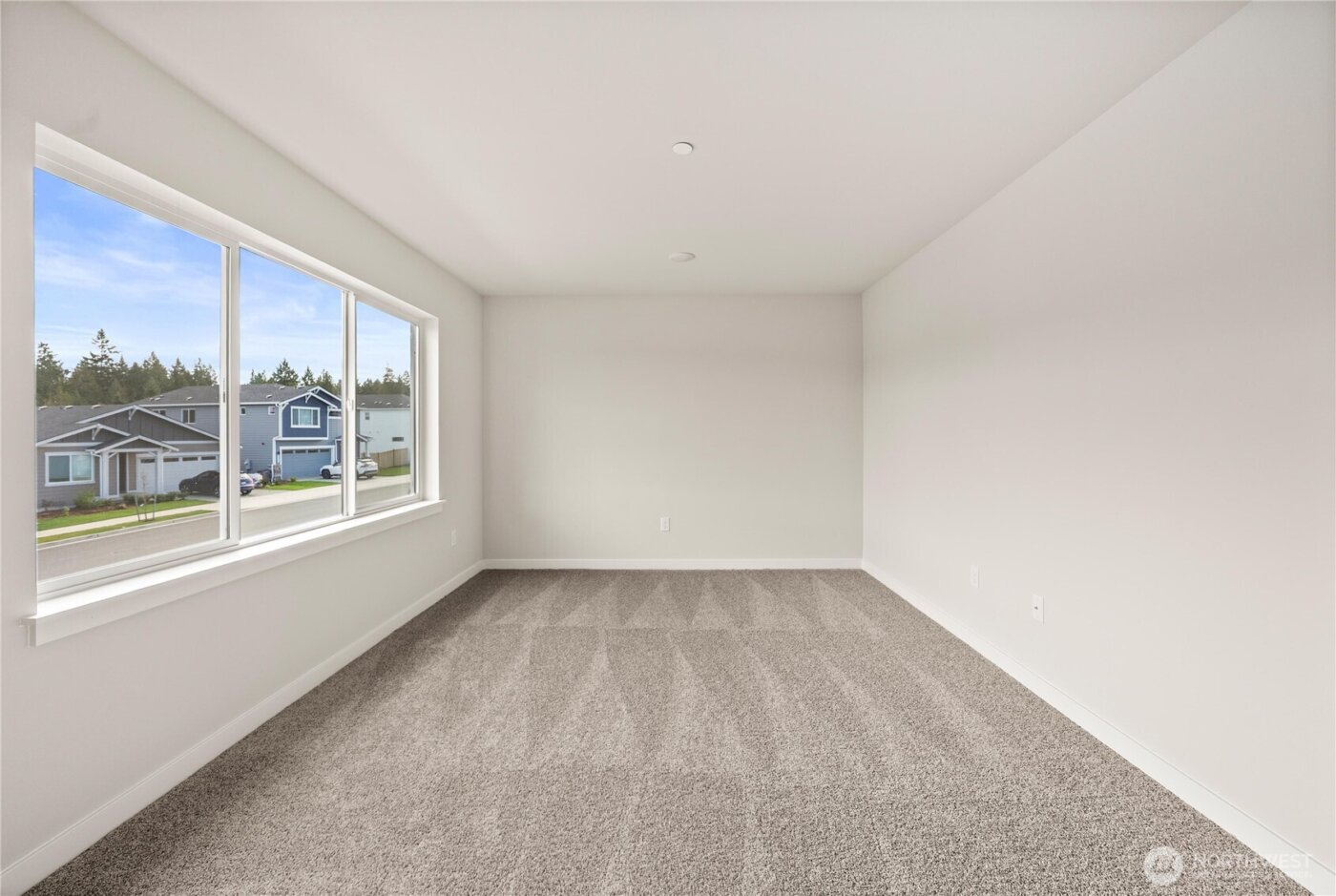 3923 McCormick Village Drive , Bremerton, WA 98312