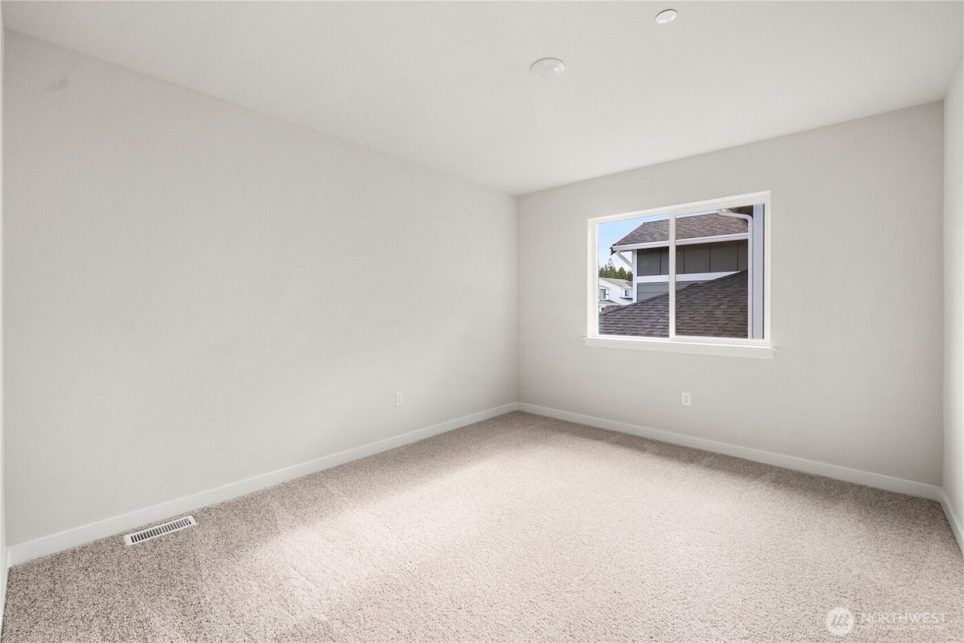 3923 McCormick Village Drive , Bremerton, WA 98312