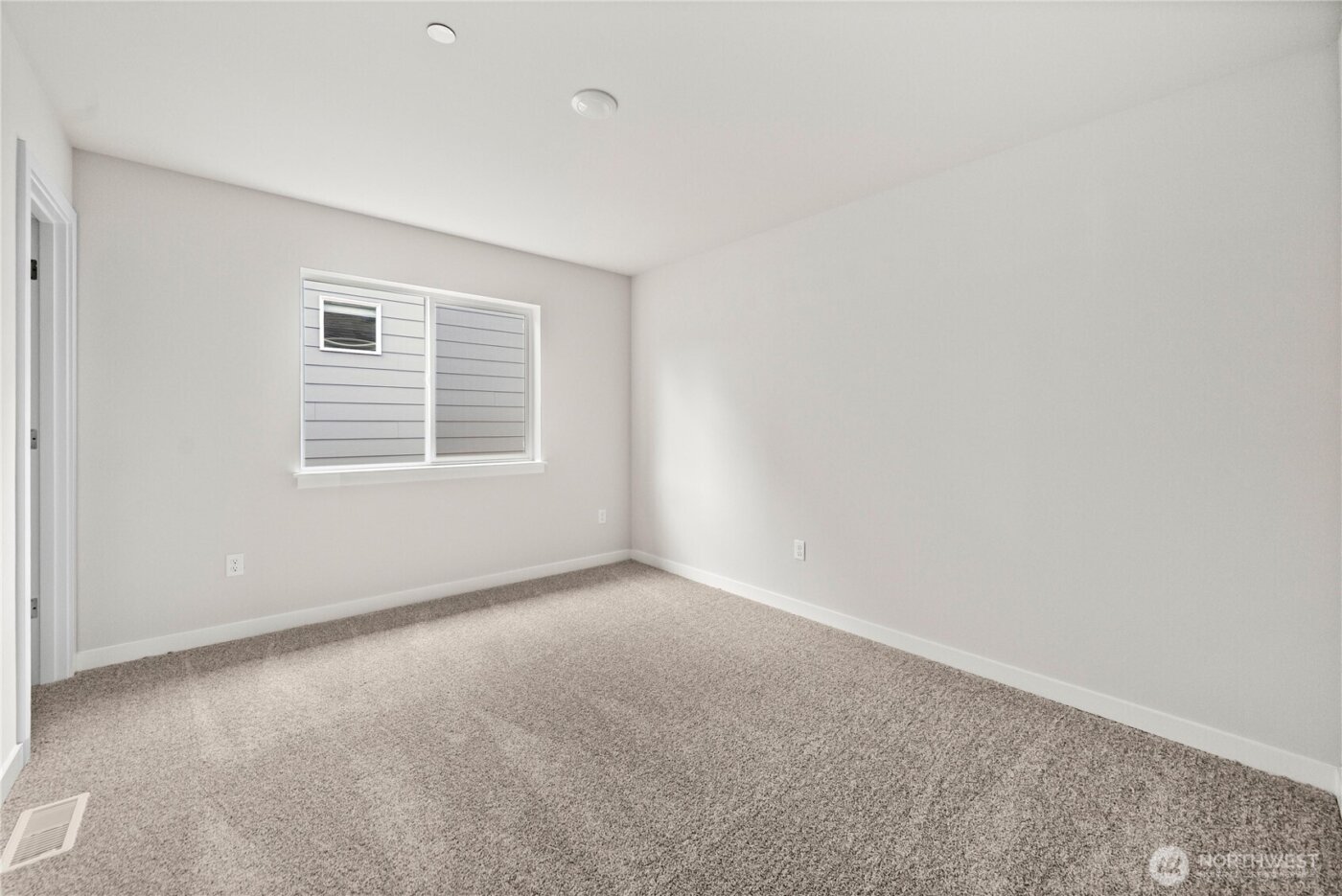 3923 McCormick Village Drive , Bremerton, WA 98312